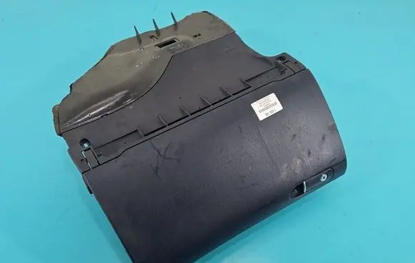 Glove box