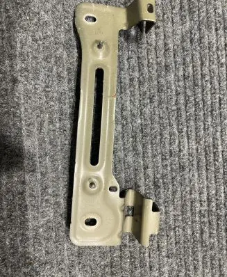 Audi Q7 4M Fender mounting bracket 4M0821431