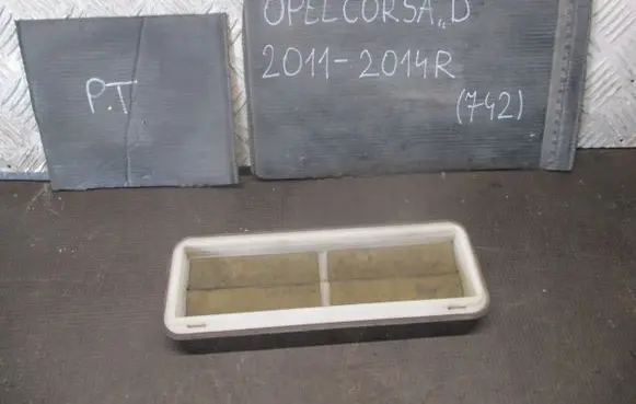 Opel Corsa D Rear side window 09177224