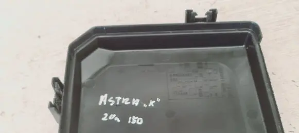 Opel Astra K Fuse box cover