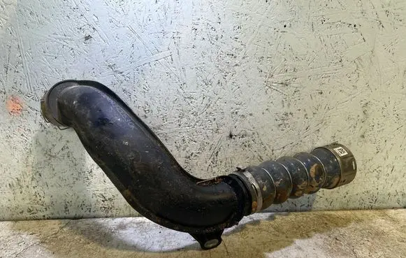 BMW X1 U11 Intercooler hose/pipe 8471882 1371