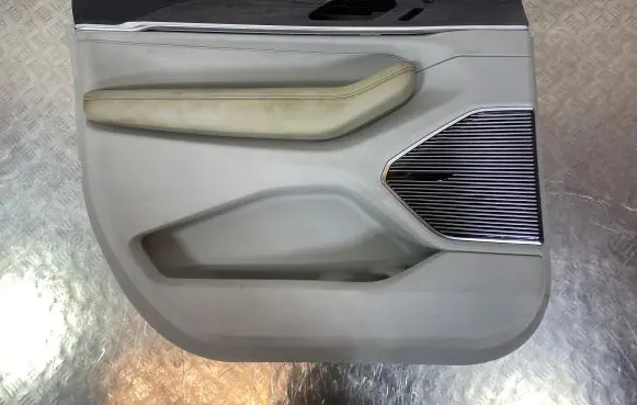 Jeep Grand Cherokee WL Front door card panel trim