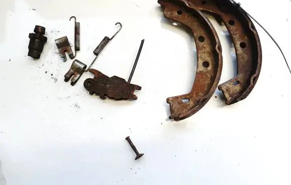 Land Rover Freelander 2 - LR2 Handbrake/parking brake pads 