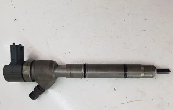Hyundai i40 Fuel injector 0445110411