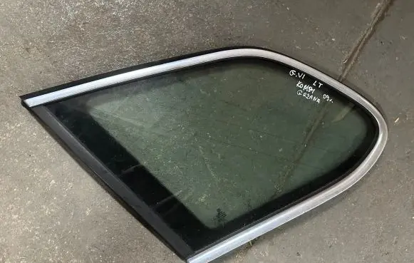 Volkswagen Golf VI Rear side window 1K9845297AR