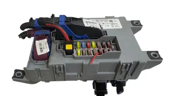 Opel Combo D Fuse module 00519383520 28385750 116RI000674