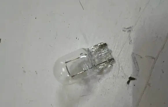 Mitsubishi Outlander Headlight/headlamp bulb MS820026