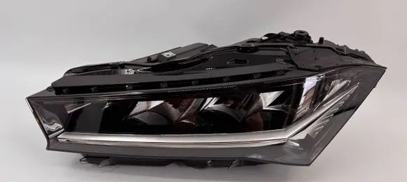 Skoda Superb B9 Headlight/headlamp 3P1941015