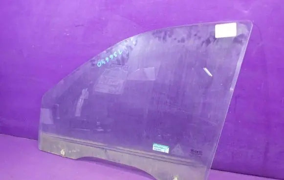 Hyundai Santa Fe Front door window glass four-door