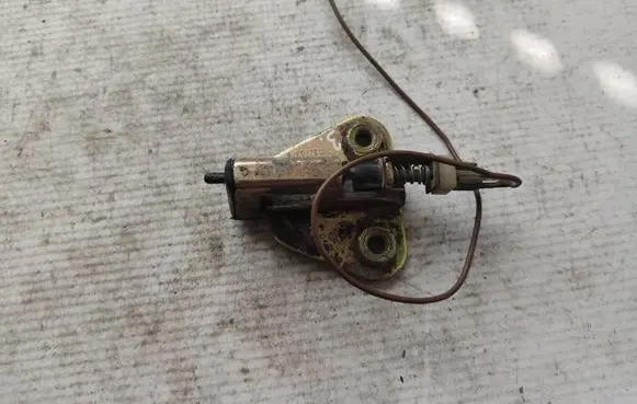 Volkswagen Transporter - Caravelle T4 Loading door lock loop/hook striker 701827537B