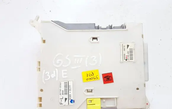Lexus GS 300 350 430 450H Fuse module 8273030322