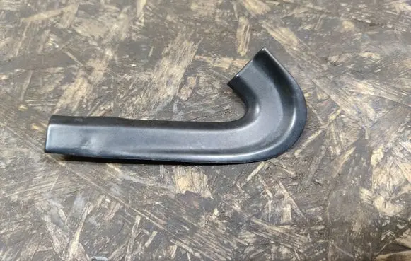 Porsche 928 Front door glass trim molding 