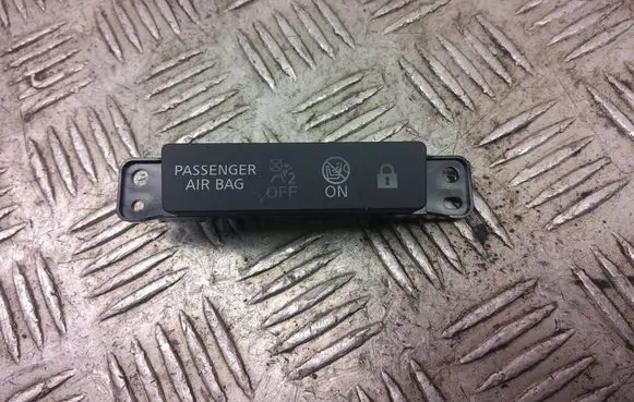 Nissan Qashqai J12 Passenger airbag on/off switch 