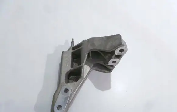 Suzuki SX4 S-Cross Gearbox mounting bracket