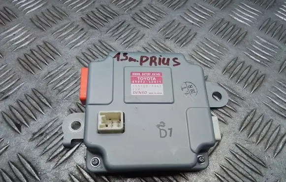 Toyota Prius (XW30) Battery control module 8989252011 1751007462