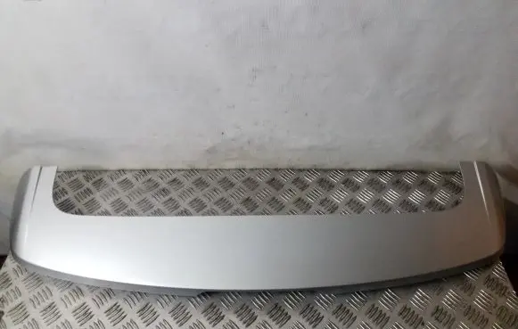 Tailgate/trunk spoiler