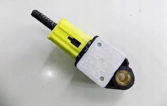 Toyota Auris 150 Airbag deployment crash/impact sensor 8983102060