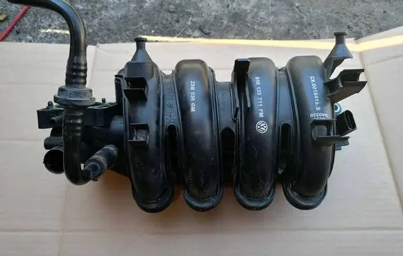 Volkswagen Polo IV 9N3 Intake manifold 036129711FM