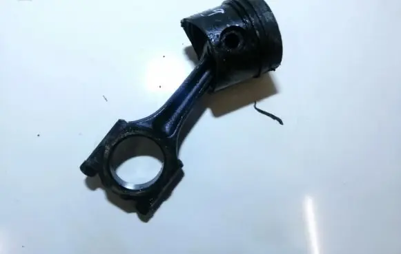 Volkswagen Golf II Piston with connecting rod