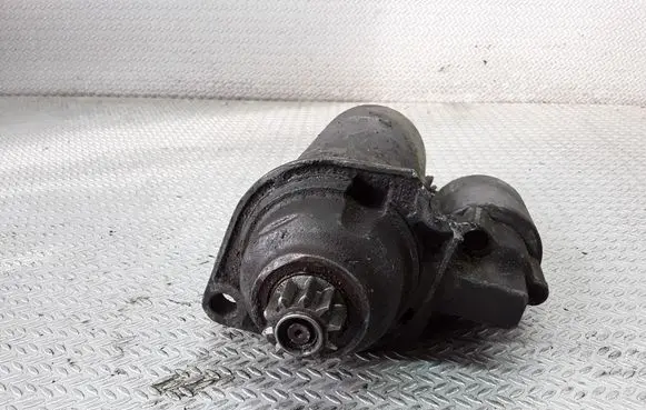 Volkswagen Golf III Starter motor 02A911023J