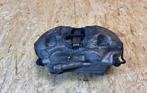 BMW 5 G30 G31 Front brake caliper 6883734