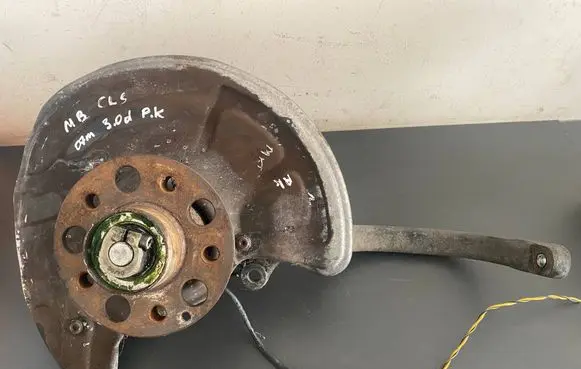 Mercedes-Benz CLS C219 Front wheel hub