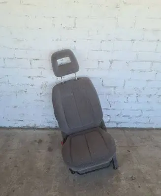Suzuki Grand Vitara I Front driver seat 