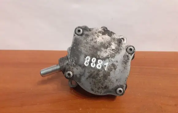 Mercedes-Benz C W204 Vacuum pump 8881 A6462300365