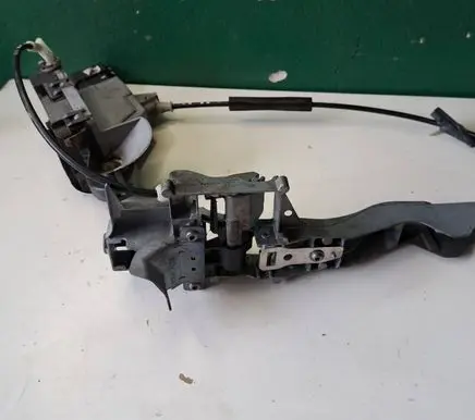 Citroen C5 Front door lock A574390 A01773