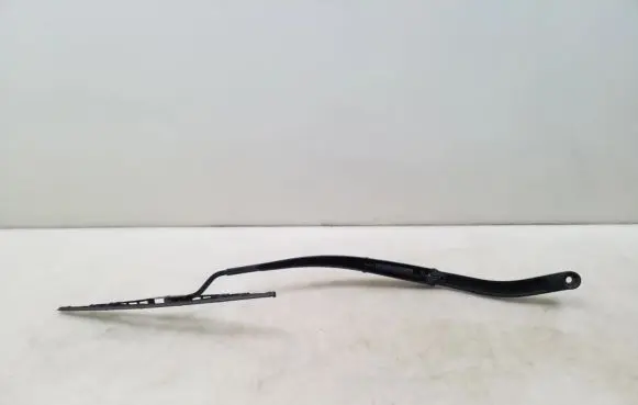 Nissan X-Trail T31 Front wiper blade arm