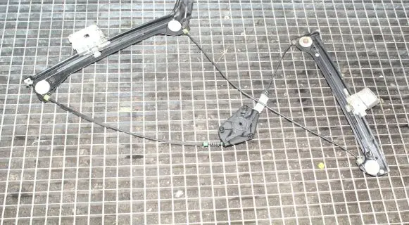 Audi A5 8T 8F Front door electric window regulator 