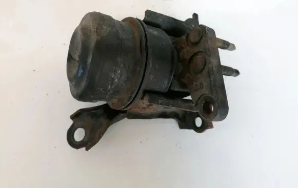 Engine mount bracket