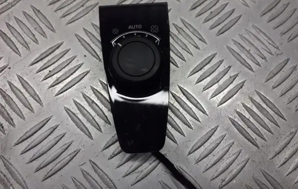 Citroen C4 I Picasso Interior fan control switch 9659796977