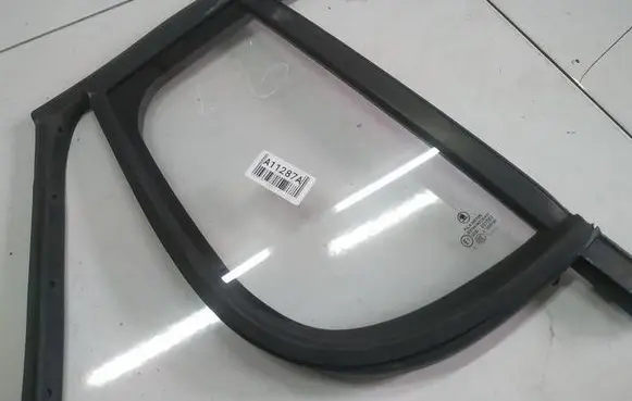 Skoda Fabia Mk2 (5J) Rear vent window glass AS2