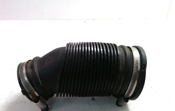Opel Astra H Air intake duct part 55355563