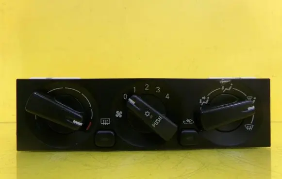 Mitsubishi Carisma Climate control unit MR500529