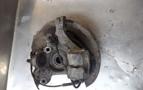 Ford Taurus Front wheel bearing hub 