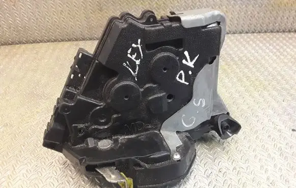 Lexus GS 300 350 430 450H Coupe door lock (next to the handle) 6904030A50