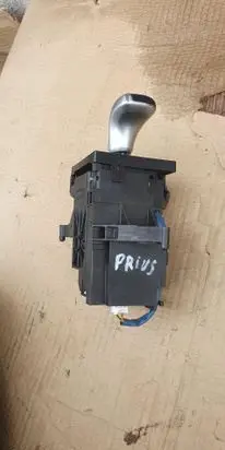 Toyota Prius (XW30) Gear shifter/selector 