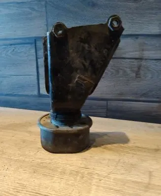 Volkswagen Transporter - Caravelle T4 Engine mount bracket 701199201B