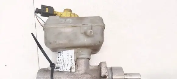 Skoda Octavia Mk1 (1U) Master brake cylinder 21027099