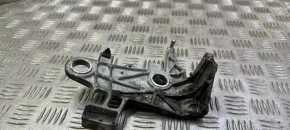 Mercedes-Benz C W204 Air filter cleaner box bracket assembly A6510902241