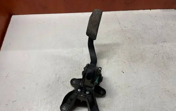 KIA Magentis Accelerator throttle pedal 327262G300 CFR0397A2G300