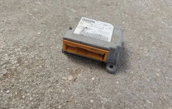 Renault Laguna I Airbag control unit/module 7700414216B