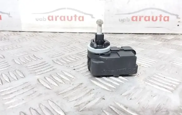 Headlight level adjustment motor