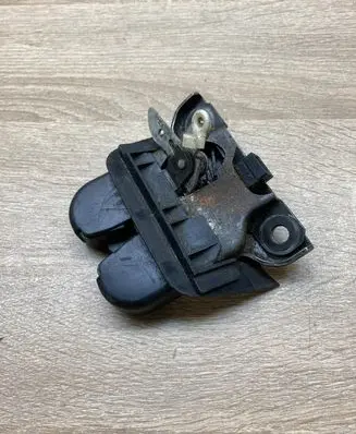 Audi A4 S4 B6 8E 8H Tailgate/trunk/boot lock/catch/latch 8E9827520