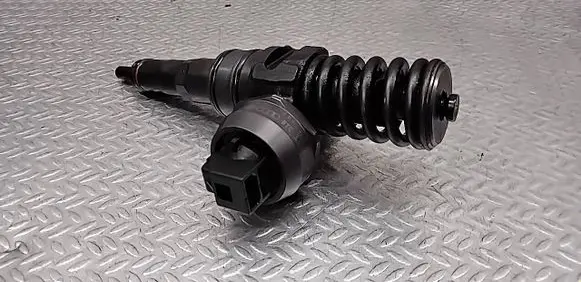 Volkswagen PASSAT B5.5 Fuel injector 038130073BA