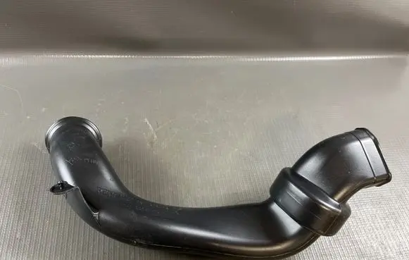 Renault Captur Air intake duct part 687807947R
