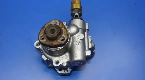 Volkswagen Golf IV Power steering pump 1J0422154H
