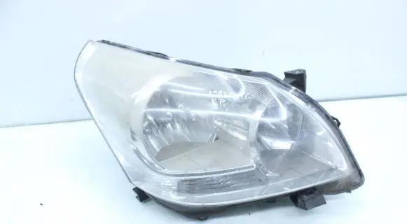 Toyota Verso Headlight/headlamp 811300F090